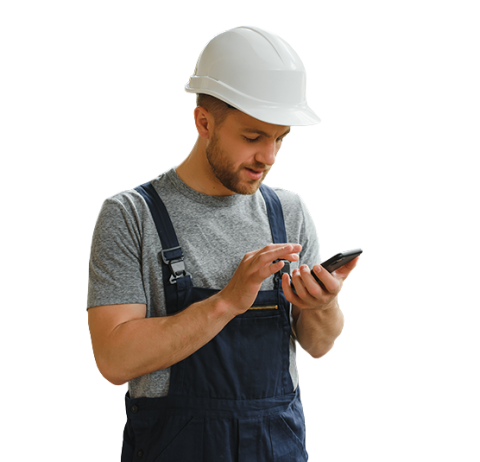 Intérimaire heureux utilisant l'application Wizim